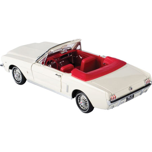 James Bond Collection 1964 1/2 Ford Mustang Convertible 1:18