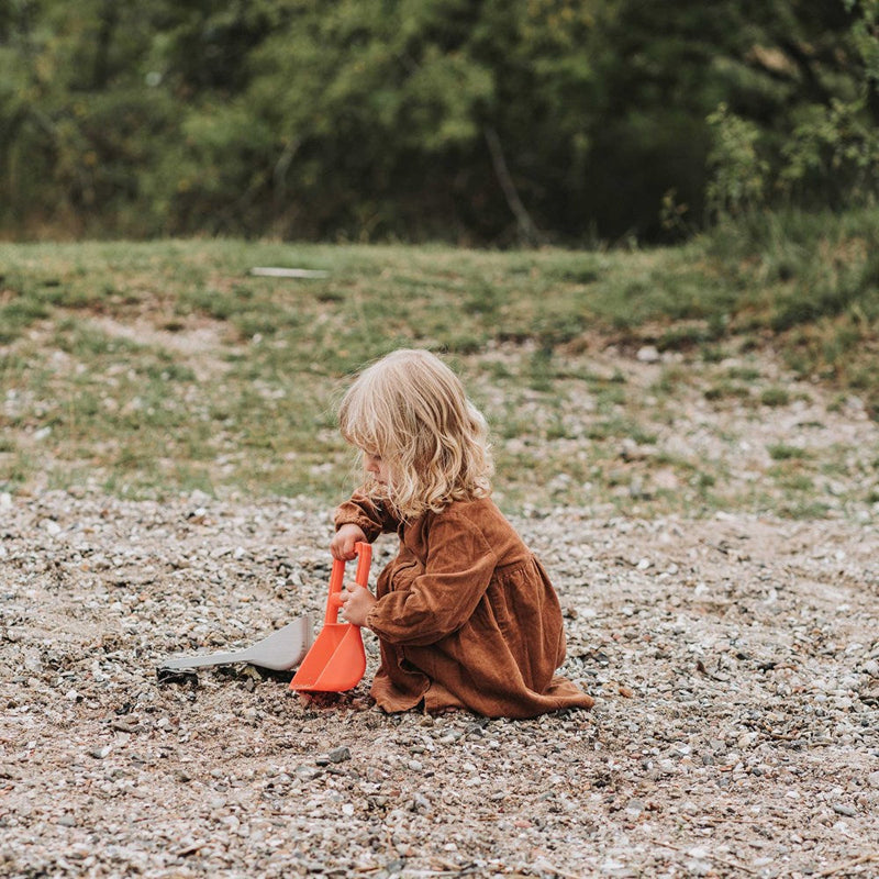 Dantoy Classic Hand & Sand Digger (1pc Random Color)